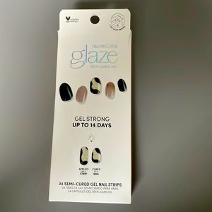 NIB - Dashing Diva Semi Cured Gel Nail Strips